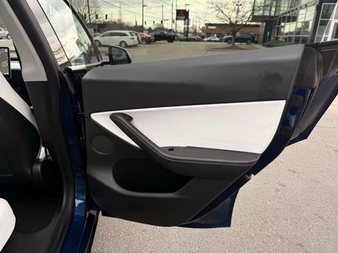Used 2021 Tesla Model Y Long Range image 21