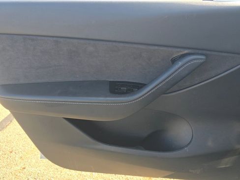 Used 2020 Tesla Model Y Long Range image 24