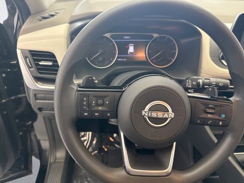 Used 2023 Nissan Rogue SV AWD/4WD image 12
