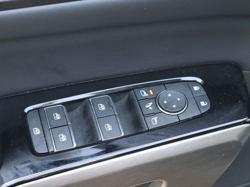 Used 2025 Nissan Pathfinder Platinum FWD image 24