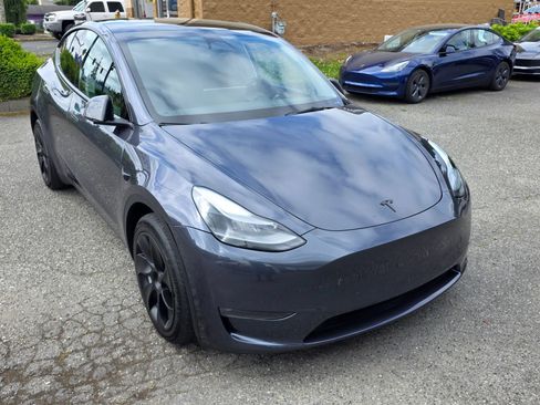 Used 2023 Tesla Model Y Long Range AWD/4WD image 3
