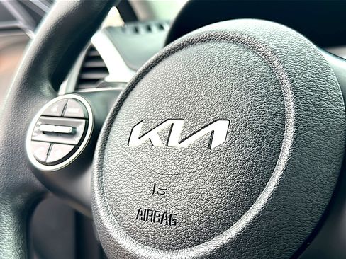 Used 2024 Kia Soul LX w/ Option Group 015 FWD image 30