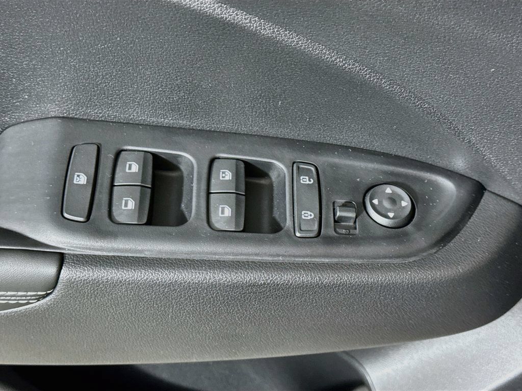 Used 2024 Hyundai Venue Limited FWD image 13