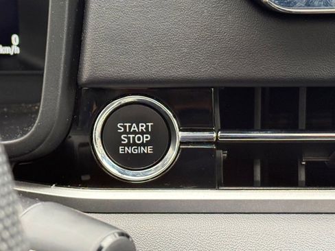 Used 2024 Mitsubishi Outlander SE Black Edition image 29