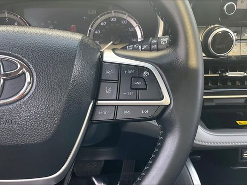 Used 2023 Toyota Highlander XLE image 23