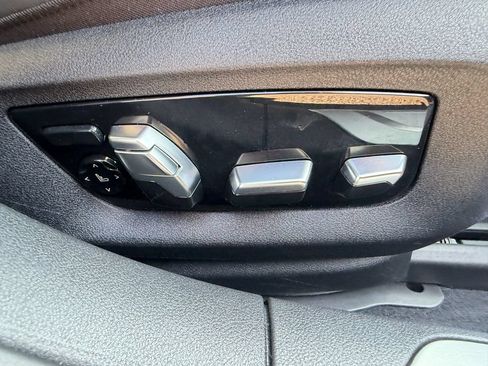 Used 2021 BMW 750i xDrive w/ Executive Package AWD/4WD image 40