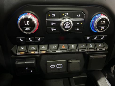 Used 2019 GMC Sierra 1500 Denali w/ Denali Ultimate Package AWD/4WD image 30