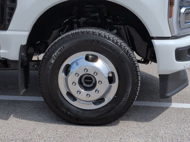 New 2026 Ford F350 Platinum w/ FX4 Off-Road Package AWD/4WD image 11