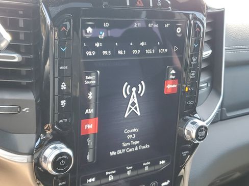 Used 2019 RAM 2500 Laramie w/ Black Appearance Package AWD/4WD image 23