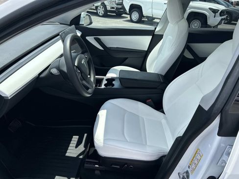 Used 2021 Tesla Model Y Long Range AWD/4WD image 27