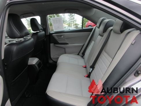 Used 2016 Toyota Camry SE image 19