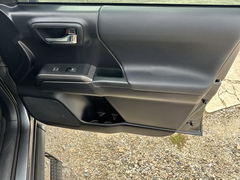 Used 2020 Toyota Tacoma TRD Sport RWD image 16