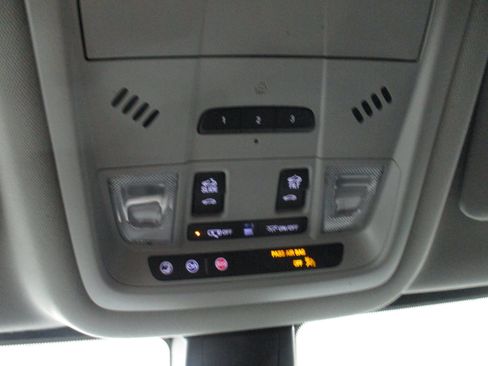 Used 2023 GMC Acadia SLT w/ Elevation Edition AWD/4WD image 32