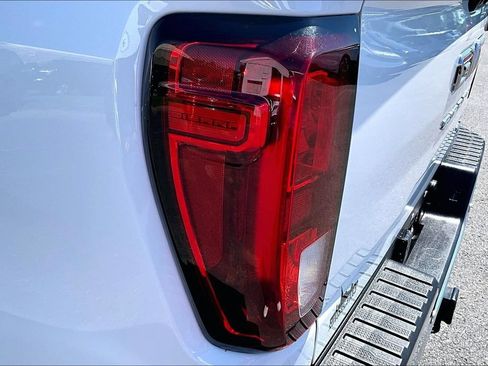 Used 2025 GMC Sierra 2500 SLE AWD/4WD image 25