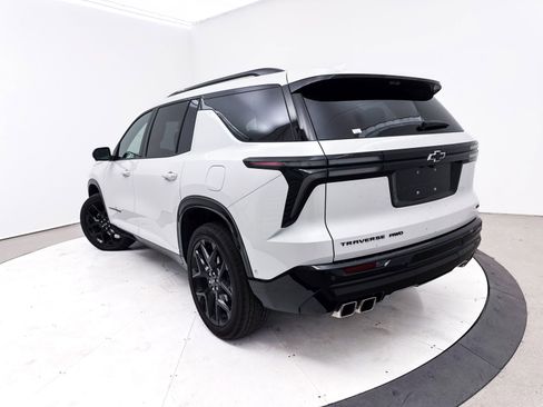 Used 2024 Chevrolet Traverse RS w/ LPO, Floor Liner Package image 2