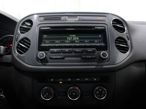 Used 2014 Volkswagen Tiguan SE FWD image 14