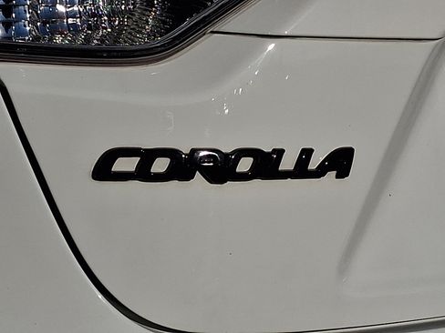 Used 2020 Toyota Corolla LE image 30