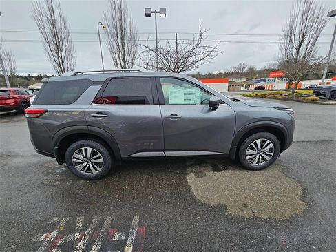 New 2025 Nissan Pathfinder SL image 4