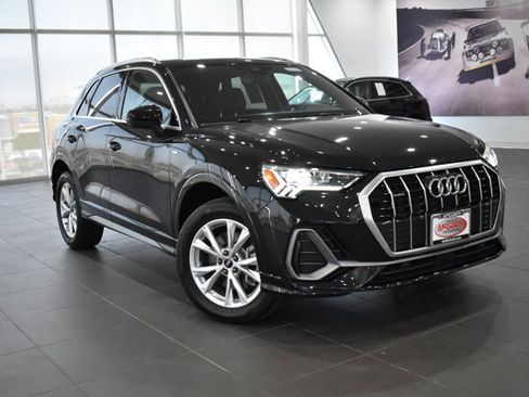Used 2022 Audi Q3 2.0T Premium Plus w/ Premium Plus Package AWD/4WD image 37