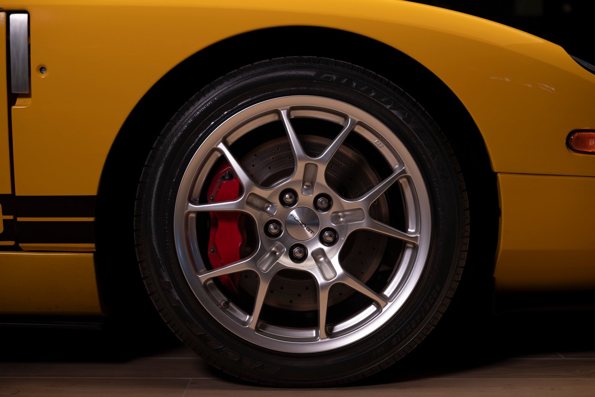 Used 2005 Ford GT RWD image 34