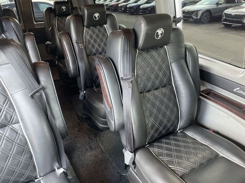 Used 2019 GMC Savana 2500 Extended w/ Enhanced Convenience Package image 20