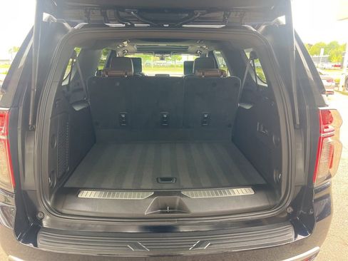 Used 2021 Chevrolet Suburban High Country AWD/4WD image 13