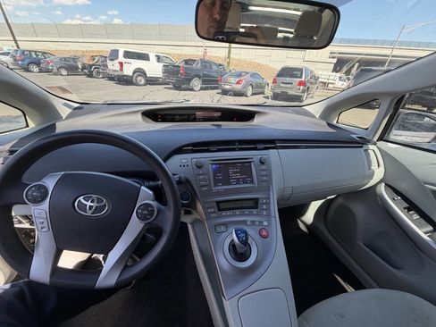 Used 2015 Toyota Prius Three image 16