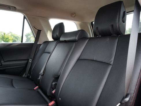 Used 2021 Toyota 4Runner Venture w/ Moonroof Package AWD/4WD image 32