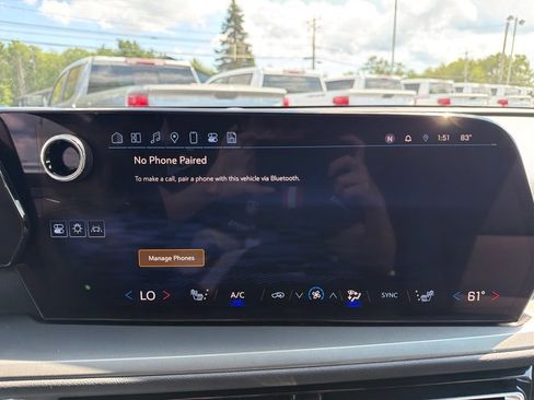 Used 2025 Chevrolet Traverse LT AWD/4WD image 19