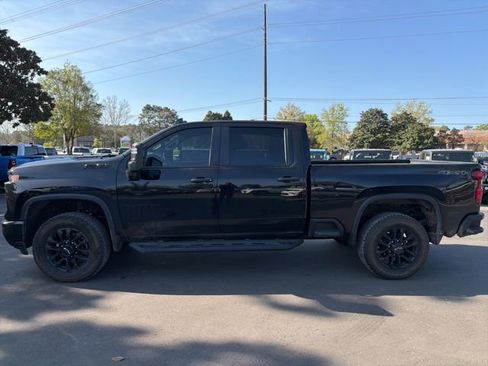 Used 2025 Chevrolet Silverado 2500 Custom w/ Custom Value Package image 5