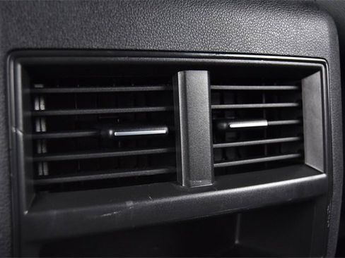 Certified 2022 Volkswagen Atlas Cross Sport SE image 22