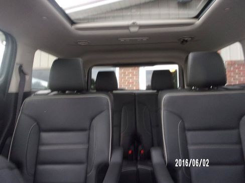 Used 2018 GMC Acadia Denali w/ Technology Package FWD image 23