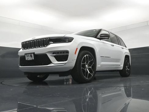 Used 2025 Jeep Grand Cherokee Summit AWD/4WD image 20