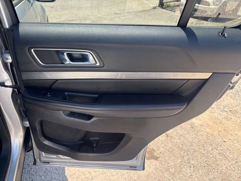 Used 2018 Ford Explorer XLT w/ Equipment Group 201A FWD image 10