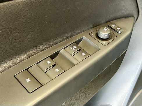 Used 2014 Chevrolet Captiva Sport LT w/ Convenience Package FWD image 19