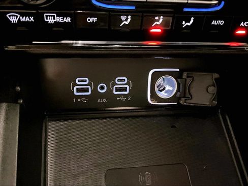 Used 2023 Jeep Grand Cherokee Altitude AWD/4WD image 13