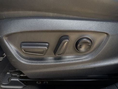 Used 2021 Toyota Prius XLE FWD image 25