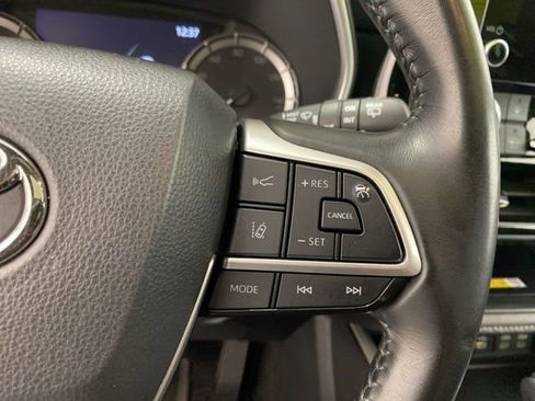 Used 2023 Toyota Highlander XSE AWD/4WD image 17