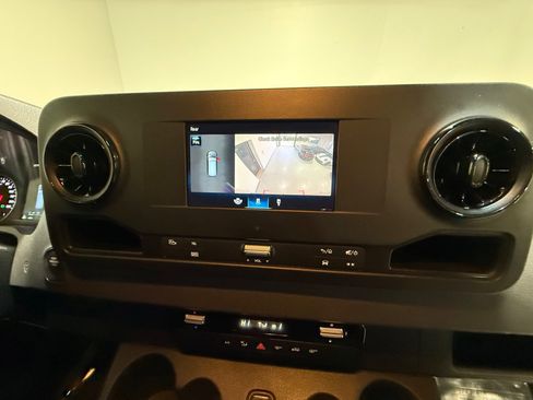 Used 2022 Mercedes-Benz Sprinter 3500 image 36