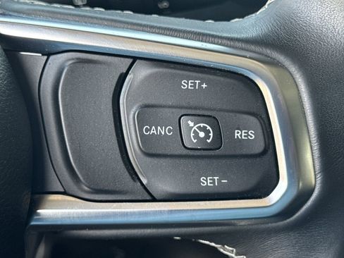 Used 2018 Jeep Wrangler Unlimited Sahara image 25