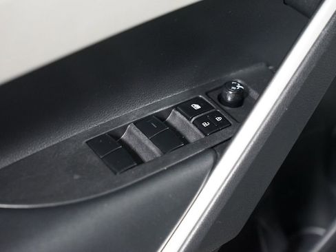 Certified 2025 Toyota Corolla Cross L image 28