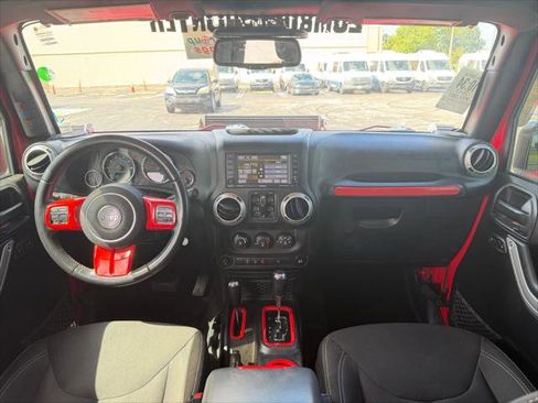 Used 2017 Jeep Wrangler Unlimited Rubicon w/ Connectivity Group image 17