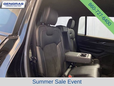 Used 2025 Jeep Grand Cherokee Altitude AWD/4WD image 38