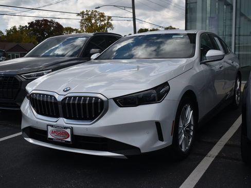 Used 2024 BMW 530i xDrive image 7