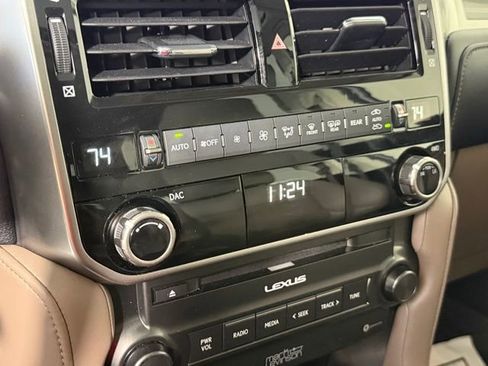 Used 2023 Lexus GX 460 Premium w/ Accessory Package AWD/4WD image 24