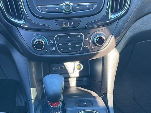Used 2022 Chevrolet Equinox RS image 17