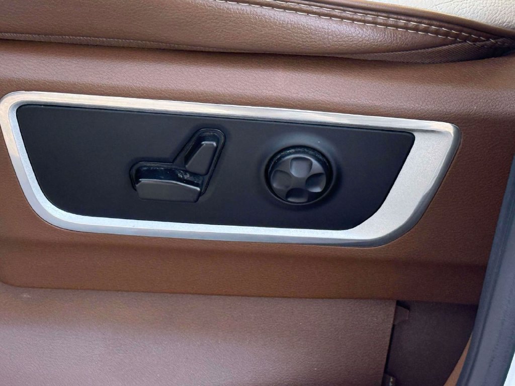 Used 2019 RAM 1500 Laramie AWD/4WD image 16