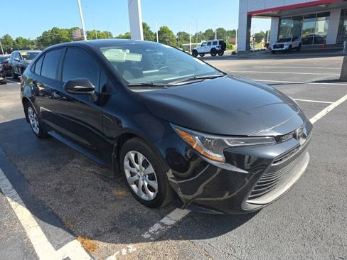 Used 2023 Toyota Corolla SE w/ SE Premium Package FWD image 3