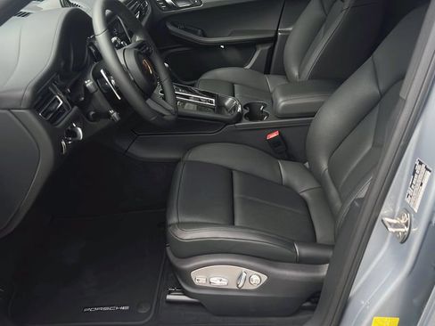 New 2026 Porsche Macan AWD/4WD image 5