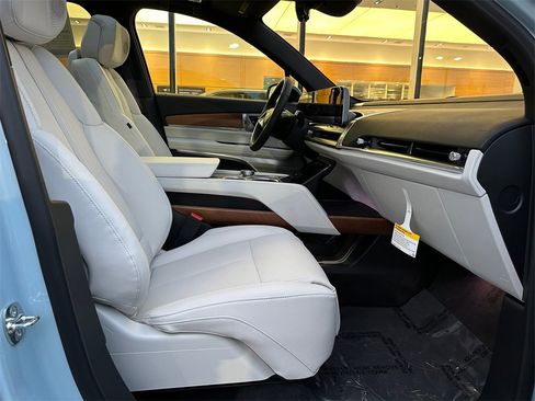 New 2026 Cadillac Vistiq Sport image 10